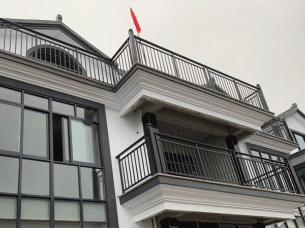 陽臺護(hù)欄用哪種材質(zhì)性價比高? 陽臺護(hù)欄用哪種材質(zhì)性價比高?