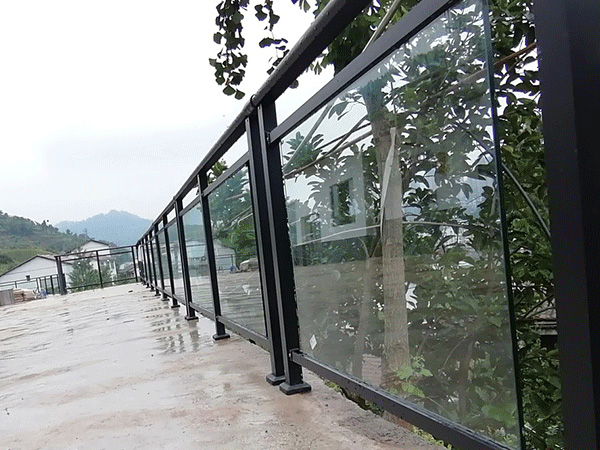 陽臺護(hù)欄用哪種材質(zhì)性價比高? 陽臺護(hù)欄用哪種材質(zhì)性價比高?