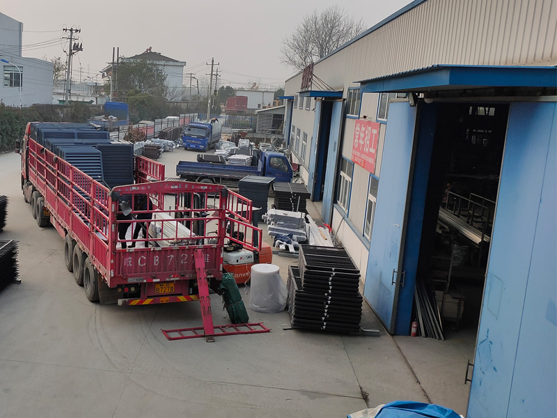 金用護欄2020年12月13日鋁合金百葉窗發(fā)貨! 金用護欄2020年12月13日鋁合金百葉窗發(fā)貨!