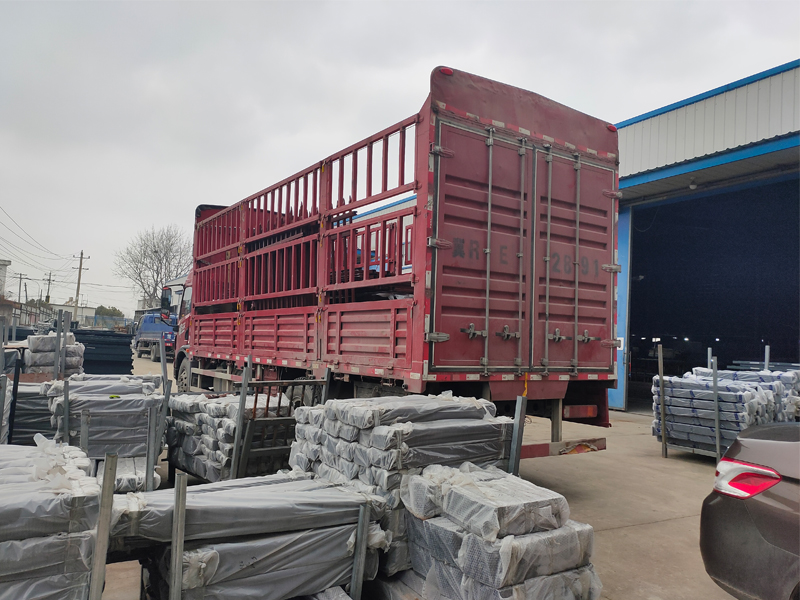 金用護欄2021年3月12日鋁合金百葉窗發貨! 金用護欄2021年3月12日鋁合金百葉窗發貨!