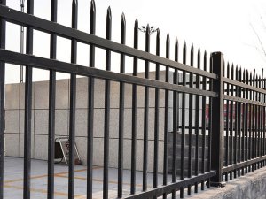 室外護(hù)欄有哪些材質(zhì)？