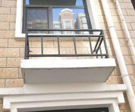 空調(diào)護(hù)欄有哪些材質(zhì)？