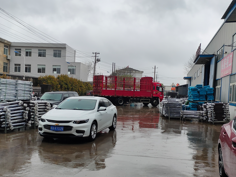 金用護欄2022年3月18日鋅鋼玻璃欄桿裝車發(fā)貨！