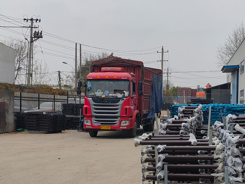 金用護欄2022年3月19日鋅鋼玻璃欄桿裝車發貨！