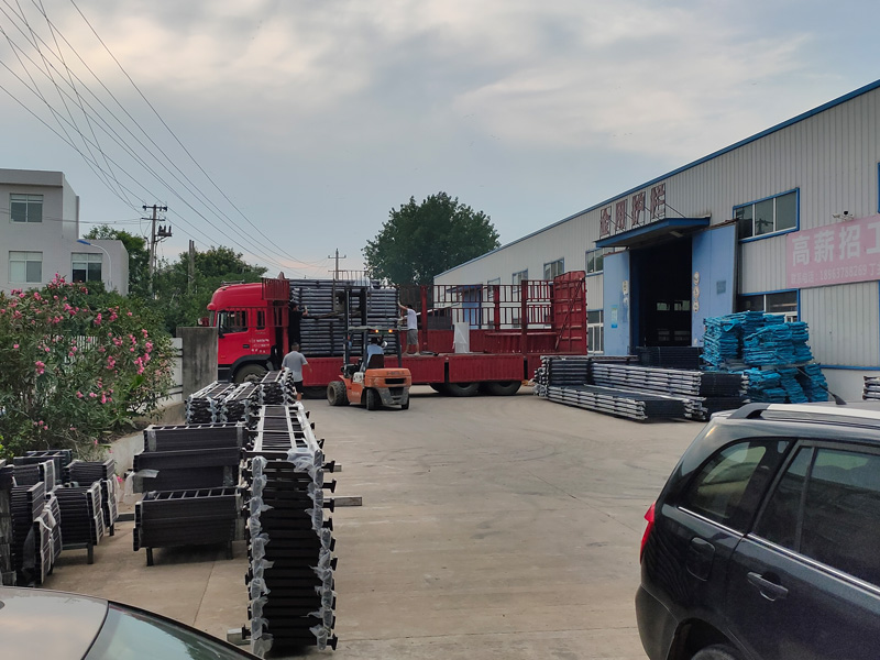 金用護欄2022年7月16日鋅鋼連廊欄桿裝車發貨! 金用護欄2022年7月16日鋅鋼連廊欄桿裝車發貨!