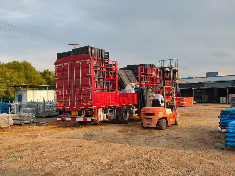 金用護欄2022年7月21日鋅鋼百葉窗裝車發貨! 金用護欄2022年7月21日鋅鋼百葉窗裝車發貨!