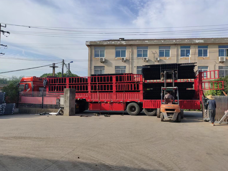 金用護欄2022年9月13日鋅鋼圍墻護欄裝車發(fā)貨! 金用護欄2022年9月13日鋅鋼圍墻護欄裝車發(fā)貨!