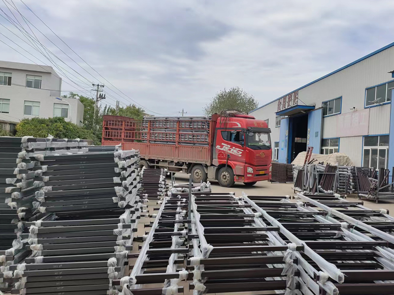金用護(hù)欄2022年9月22日鋅鋼玻璃欄桿裝車發(fā)貨! 金用護(hù)欄2022年9月22日鋅鋼玻璃欄桿裝車發(fā)貨!