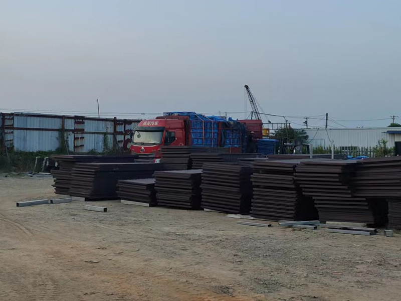 金用護(hù)欄2022年9月30日鋅鋼陽(yáng)臺(tái)護(hù)欄裝車發(fā)貨！