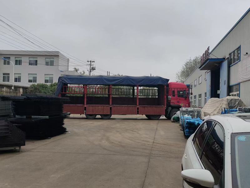 金用護欄2022年10月31日鋅鋼圍墻護欄裝車發貨! 金用護欄2022年10月31日鋅鋼圍墻護欄裝車發貨!