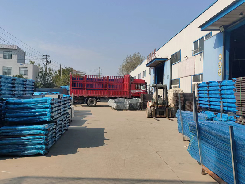 金用護(hù)欄2022年11月15日鋅鋼陽(yáng)臺(tái)護(hù)欄裝車(chē)發(fā)貨！