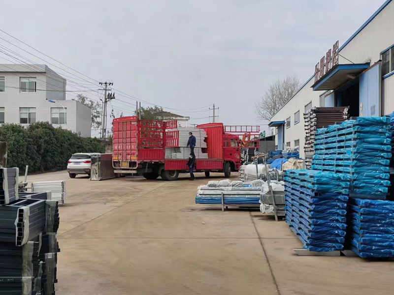 金用護欄2022年12月12日鋅鋼飄窗欄桿裝車發貨! 金用護欄2022年12月12日鋅鋼飄窗欄桿裝車發貨!