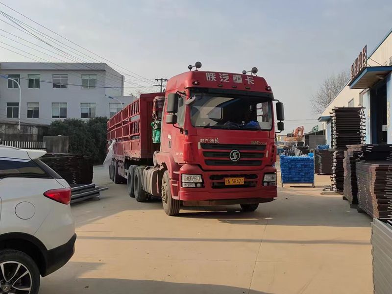 金用護欄2022年12月17日鋅鋼組裝護欄裝車發(fā)貨！