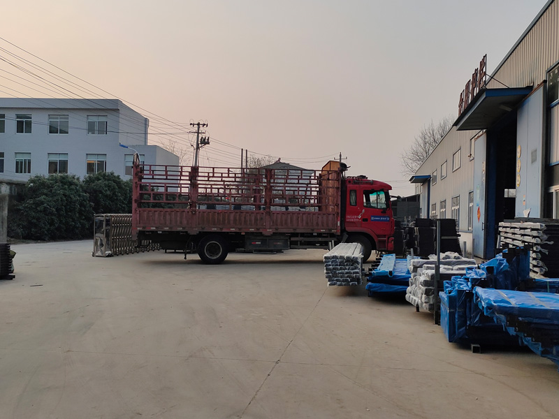 金用護(hù)欄2023年3月1日鋅鋼護(hù)窗欄桿裝車發(fā)貨! 金用護(hù)欄2023年3月1日鋅鋼護(hù)窗欄桿裝車發(fā)貨!