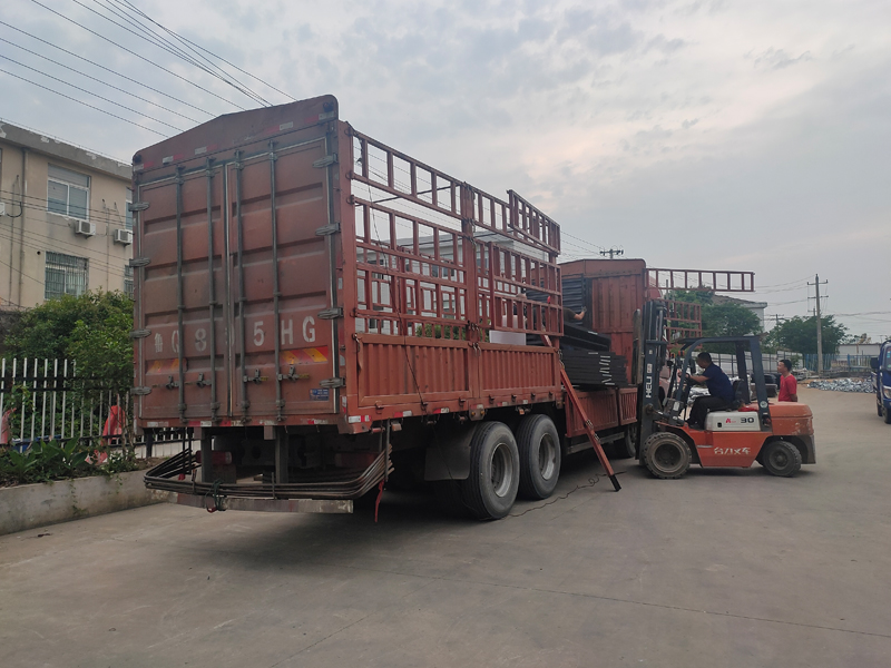 金用護(hù)欄2023年5月18日鋁合金百葉窗裝車發(fā)貨! 金用護(hù)欄2023年5月18日鋁合金百葉窗裝車發(fā)貨!