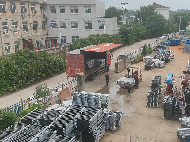 2023年6月25日鋅鋼陽臺欄桿裝車發貨! 2023年6月25日鋅鋼陽臺欄桿裝車發貨!