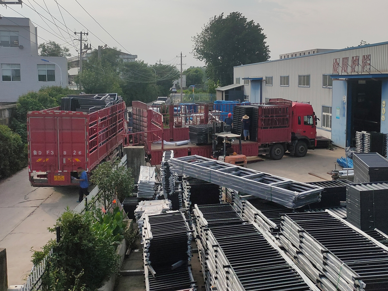 2023年7月3日鋁合金百葉窗裝車發貨! 2023年7月3日鋁合金百葉窗裝車發貨!