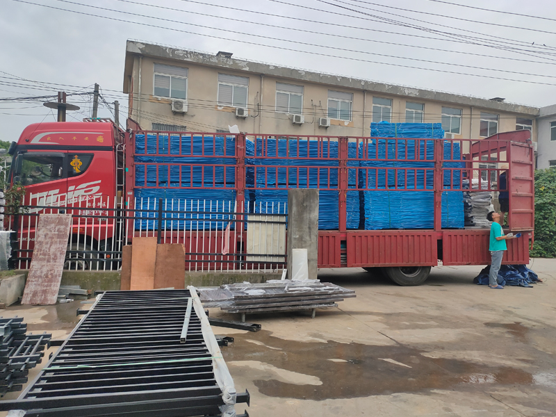 2023年7月15日鋅鋼陽臺護欄裝車發(fā)貨! 2023年7月15日鋅鋼陽臺護欄裝車發(fā)貨!