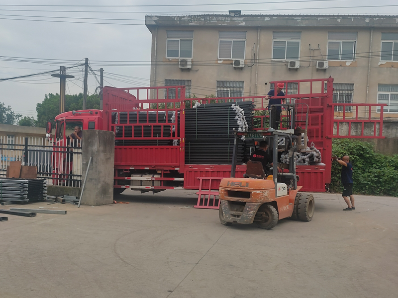 2023年7月17日鋅鋼飄窗護(hù)欄裝車(chē)發(fā)貨! 2023年7月17日鋅鋼飄窗護(hù)欄裝車(chē)發(fā)貨!