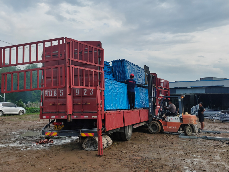 2023年7月21日鋅鋼陽臺護欄裝車發貨！