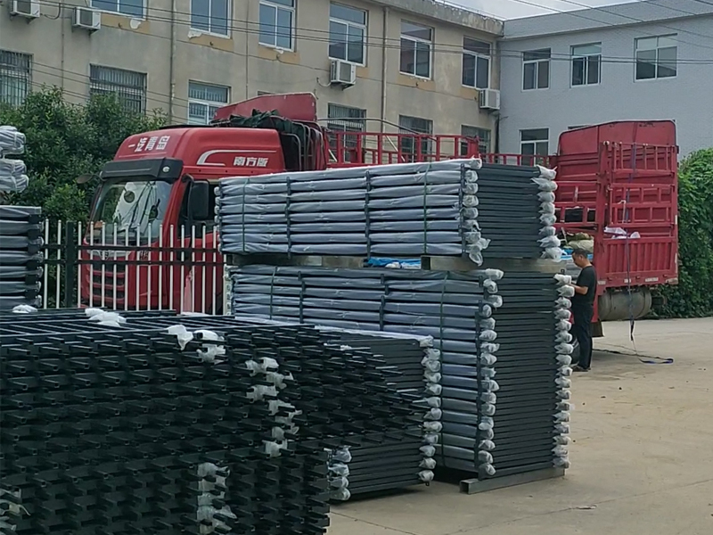 2023年7月25日鋅鋼玻璃護欄裝車發貨！