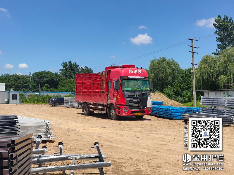 2023年7月28日鋁合金百葉窗裝車發貨！