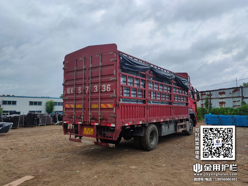 2023年8月1日鋅鋼玻璃欄桿裝車發貨！