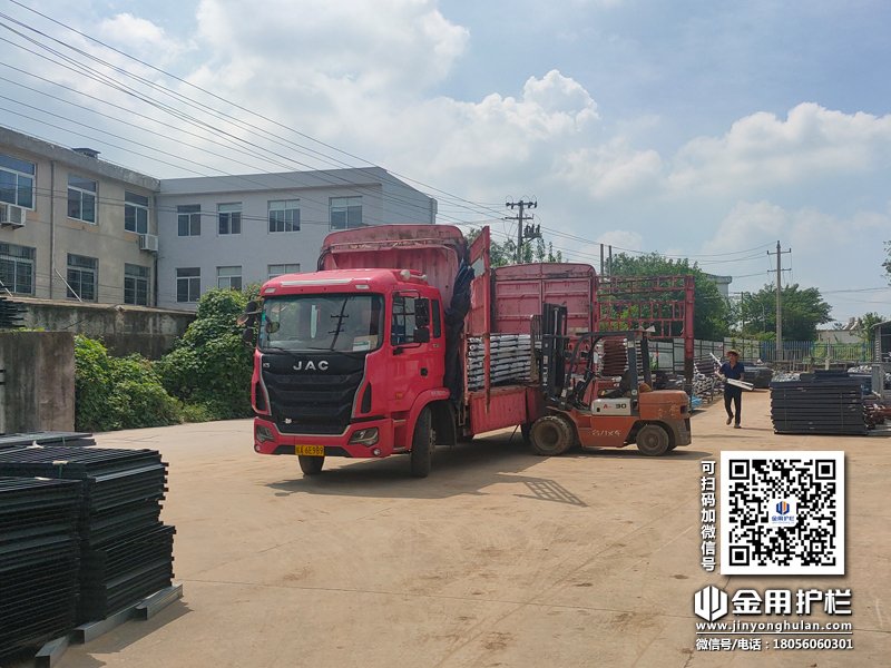 2023年8月3日鋅鋼陽臺護欄裝車發(fā)貨! 2023年8月3日鋅鋼陽臺護欄裝車發(fā)貨!