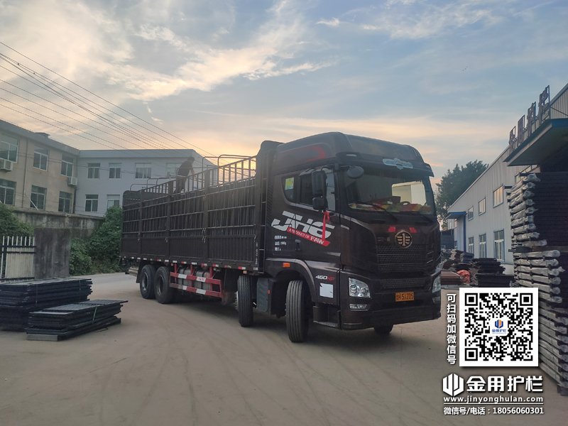 2023年8月15日鋅鋼百葉窗裝車發貨！