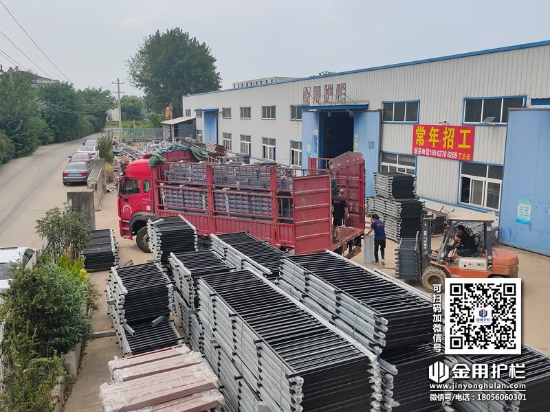 2023年8月17日鋅鋼玻璃欄桿裝車發貨! 2023年8月17日鋅鋼玻璃欄桿裝車發貨!