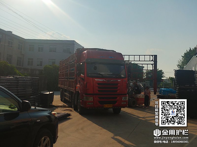 2023年8月24日鋅鋼圍墻護(hù)欄裝車發(fā)貨！