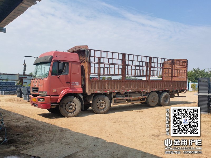 2023年9月18日鋅鋼飄窗欄桿裝車發貨！