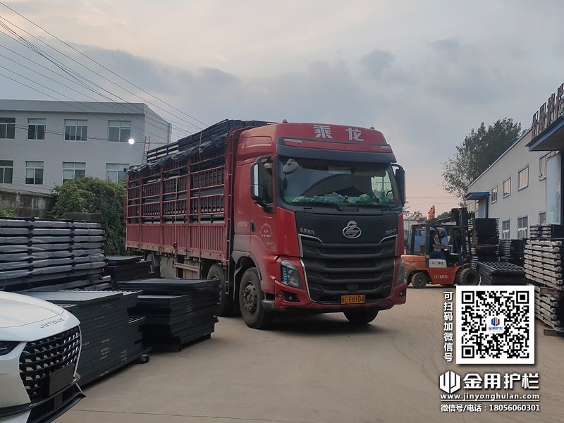 2023年10月13日鋅鋼百葉窗裝車發貨！