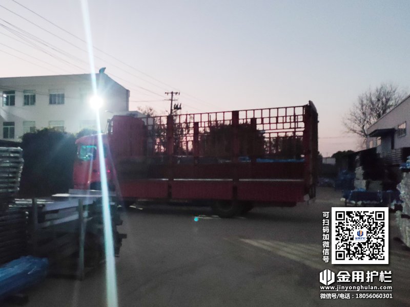 2023年11月27日鋅鋼圍墻護(hù)欄裝車(chē)發(fā)貨！