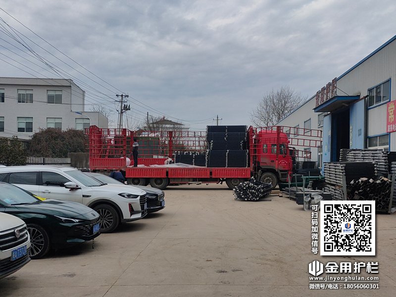 2023年12月26日鋅鋼護(hù)窗欄桿裝車發(fā)貨！