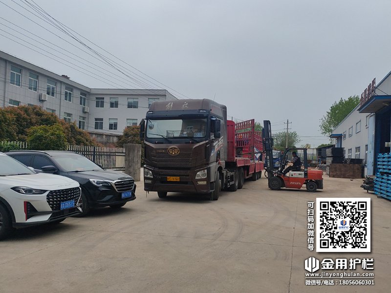 2024年4月10日鋅鋼陽臺(tái)欄桿裝車發(fā)貨! 2024年4月10日鋅鋼陽臺(tái)欄桿裝車發(fā)貨!