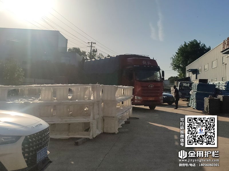 2024年5月16日鋅鋼百葉窗裝車發(fā)貨! 2024年5月16日鋅鋼百葉窗裝車發(fā)貨!