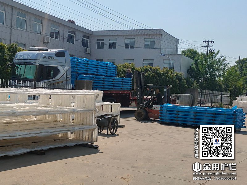 2024年5月17日鋅鋼陽臺護(hù)欄裝車發(fā)貨！