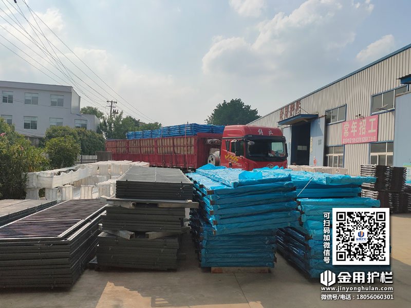 2024年5月25日鋅鋼陽臺(tái)護(hù)欄裝車發(fā)貨！