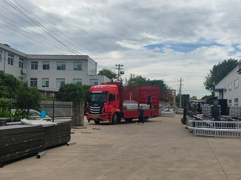 2024年7月20日鋅鋼連廊欄桿裝車發貨！