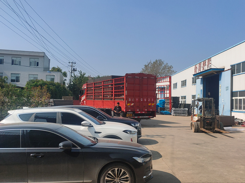 2024年10月24日鋅鋼圍墻護欄裝車發貨！