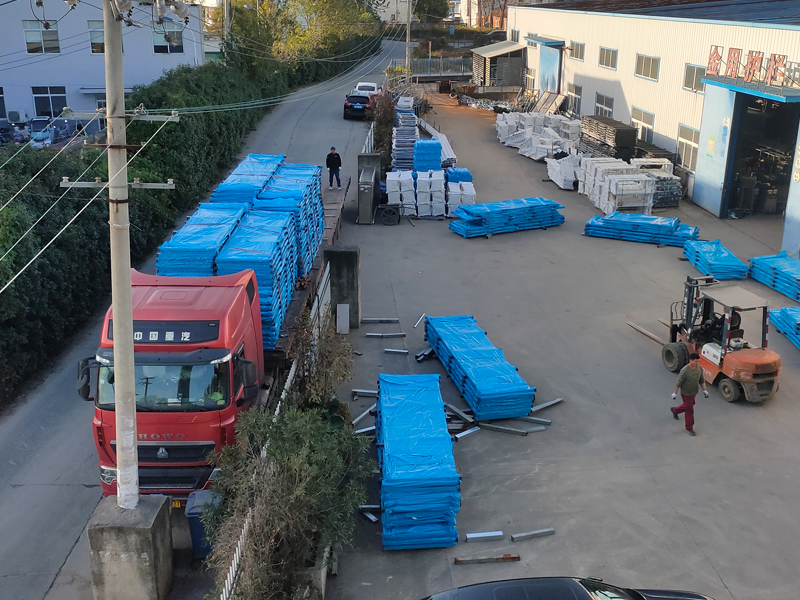 2024年11月28日鋅鋼陽臺護(hù)欄裝車發(fā)貨! 2024年11月28日鋅鋼陽臺護(hù)欄裝車發(fā)貨!