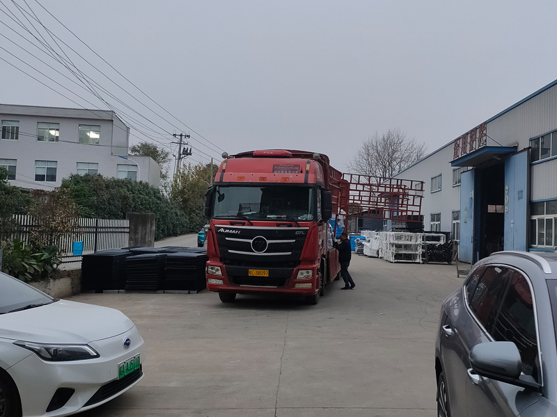 2024年12月6日鋅鋼組裝欄桿裝車發(fā)貨！