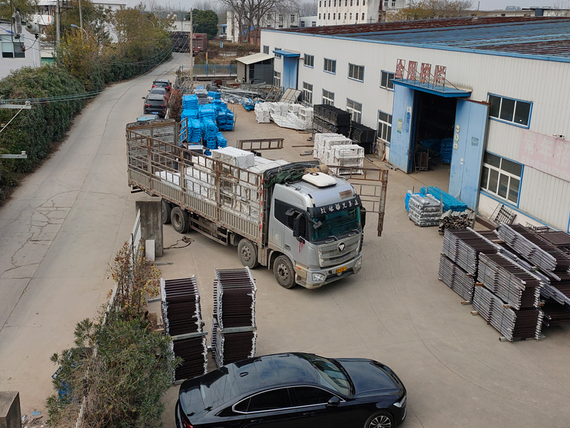 2024年12月9日鋅鋼空調欄桿裝車發貨！