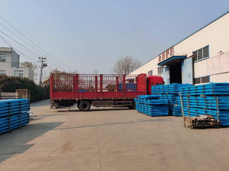 2024年12月21日鋅鋼百葉窗裝車發貨! 2024年12月21日鋅鋼百葉窗裝車發貨!