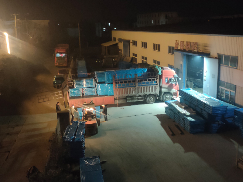 2024年12月24日鋅鋼陽(yáng)臺(tái)護(hù)欄裝車(chē)發(fā)貨! 2024年12月24日鋅鋼陽(yáng)臺(tái)護(hù)欄裝車(chē)發(fā)貨!