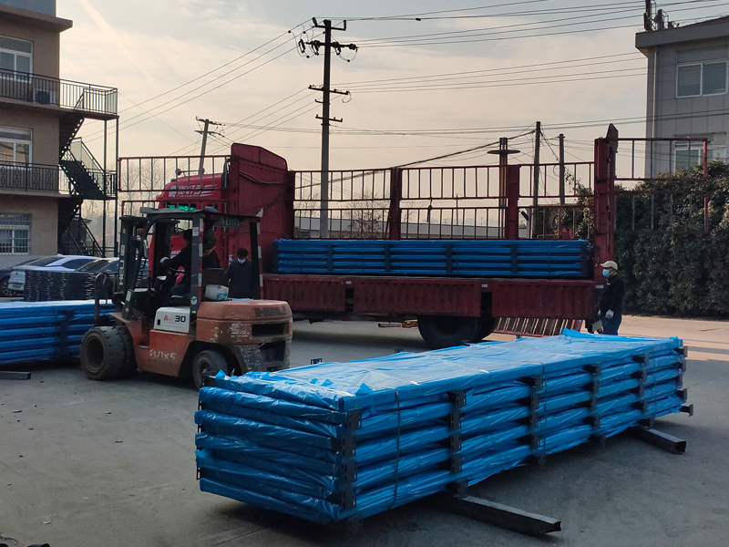 2024年12月28日鋅鋼陽臺欄桿裝車發(fā)貨！