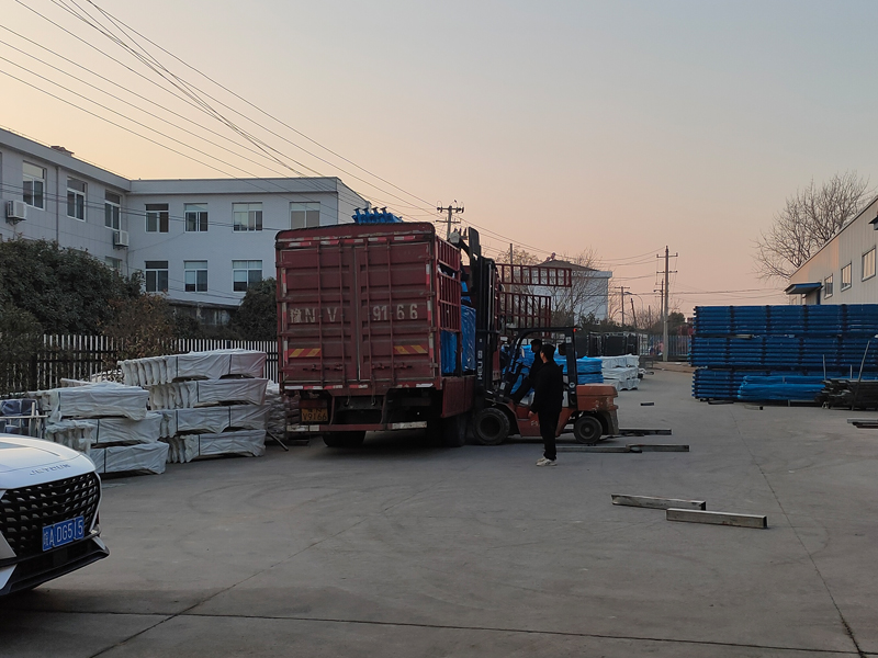 2025年1月4日鋅鋼陽(yáng)臺(tái)欄桿裝車(chē)發(fā)貨! 2025年1月4日鋅鋼陽(yáng)臺(tái)欄桿裝車(chē)發(fā)貨!