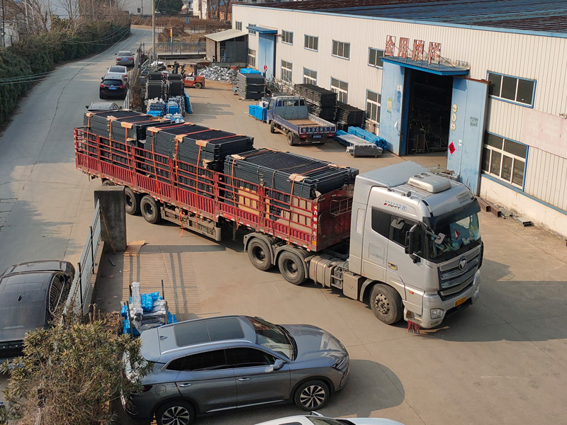 2025年2月25日鋅鋼圍墻護(hù)欄裝車發(fā)貨！