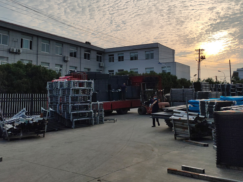 2025年6月10日鋅鋼護窗欄桿裝車發(fā)貨！